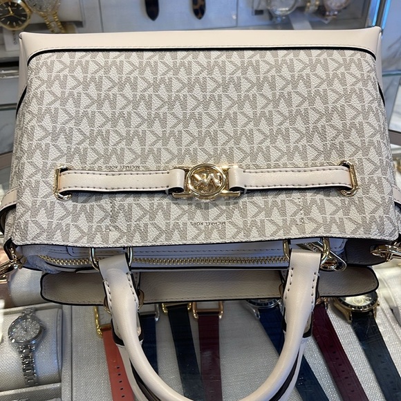 Michael Kors Reed Small Belted Logo Satchel Crossbody CZ Bag
Lt Cream Multi
NWT - Picture 6 of 16